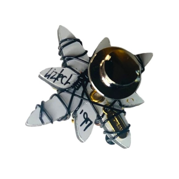 Liztech Signed Vintage 1997 Black Snowflake Lapel Pin Amber .75 inches - Picture 5 of 7